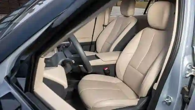 Новость EVOLUTE (Тихо едет, громко лает: чем удивил доступный российский электромобиль)